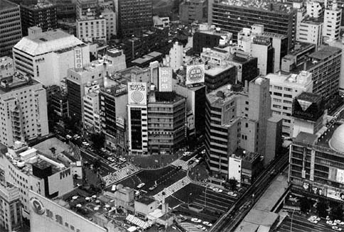 昭和58年8月　宮益坂下交差点航空写真